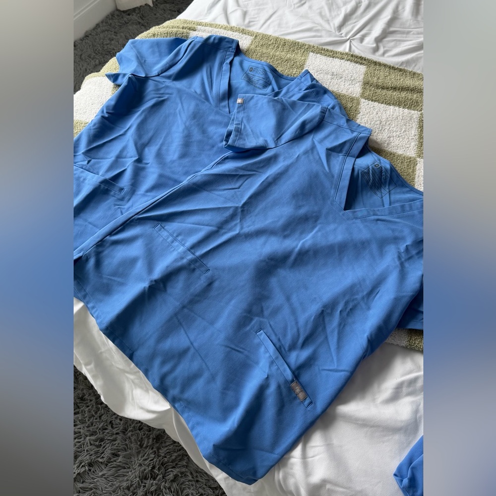 Figs Ceil Blue Casma Top